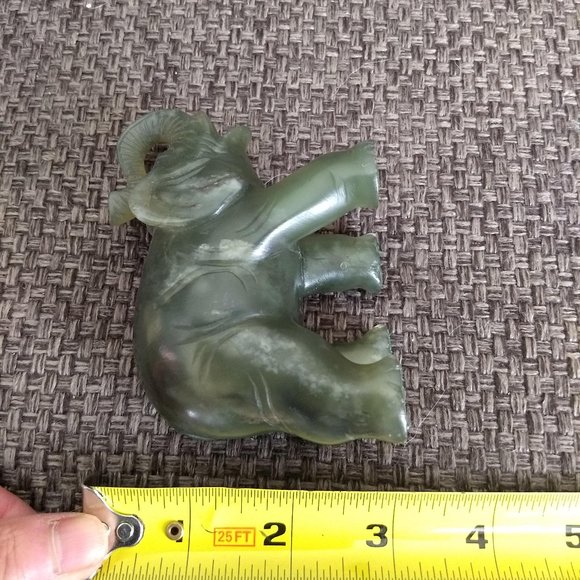 RARE Vintage 70s hand carved elephant figurine in nephrite jade - Picture 8 of 9